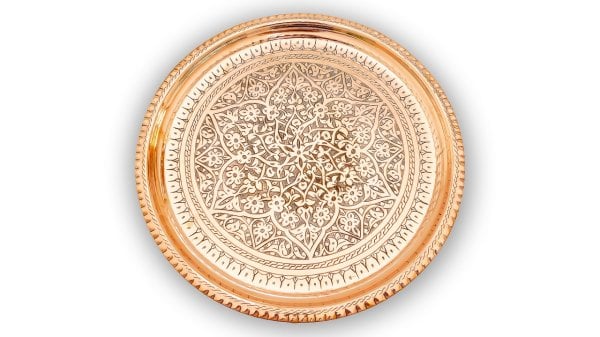 Nezaket İle Parlayan Bakır Tepsi